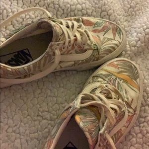 floral woman vans